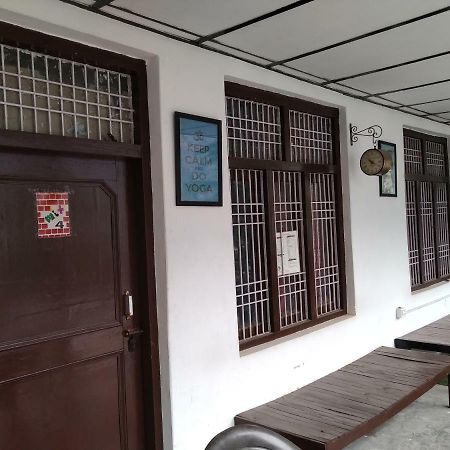 דרמסאלה Mochila Youth Hostel Mcleod Ganj מראה חיצוני תמונה