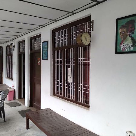 דרמסאלה Mochila Youth Hostel Mcleod Ganj מראה חיצוני תמונה