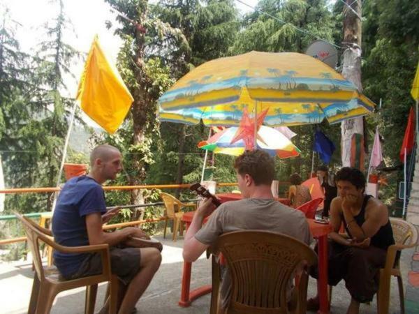 דרמסאלה Mochila Youth Hostel Mcleod Ganj מראה חיצוני תמונה