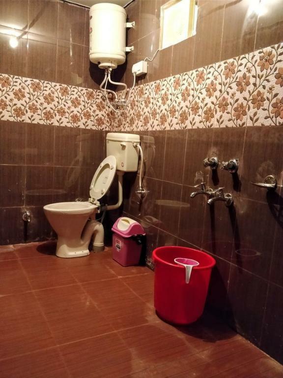 דרמסאלה Mochila Youth Hostel Mcleod Ganj מראה חיצוני תמונה