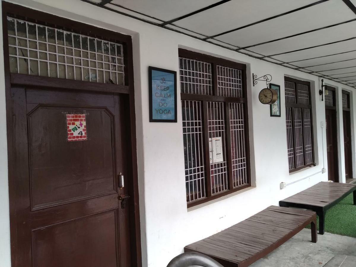 דרמסאלה Mochila Youth Hostel Mcleod Ganj מראה חיצוני תמונה