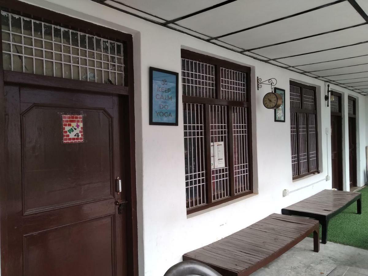דרמסאלה Mochila Youth Hostel Mcleod Ganj מראה חיצוני תמונה