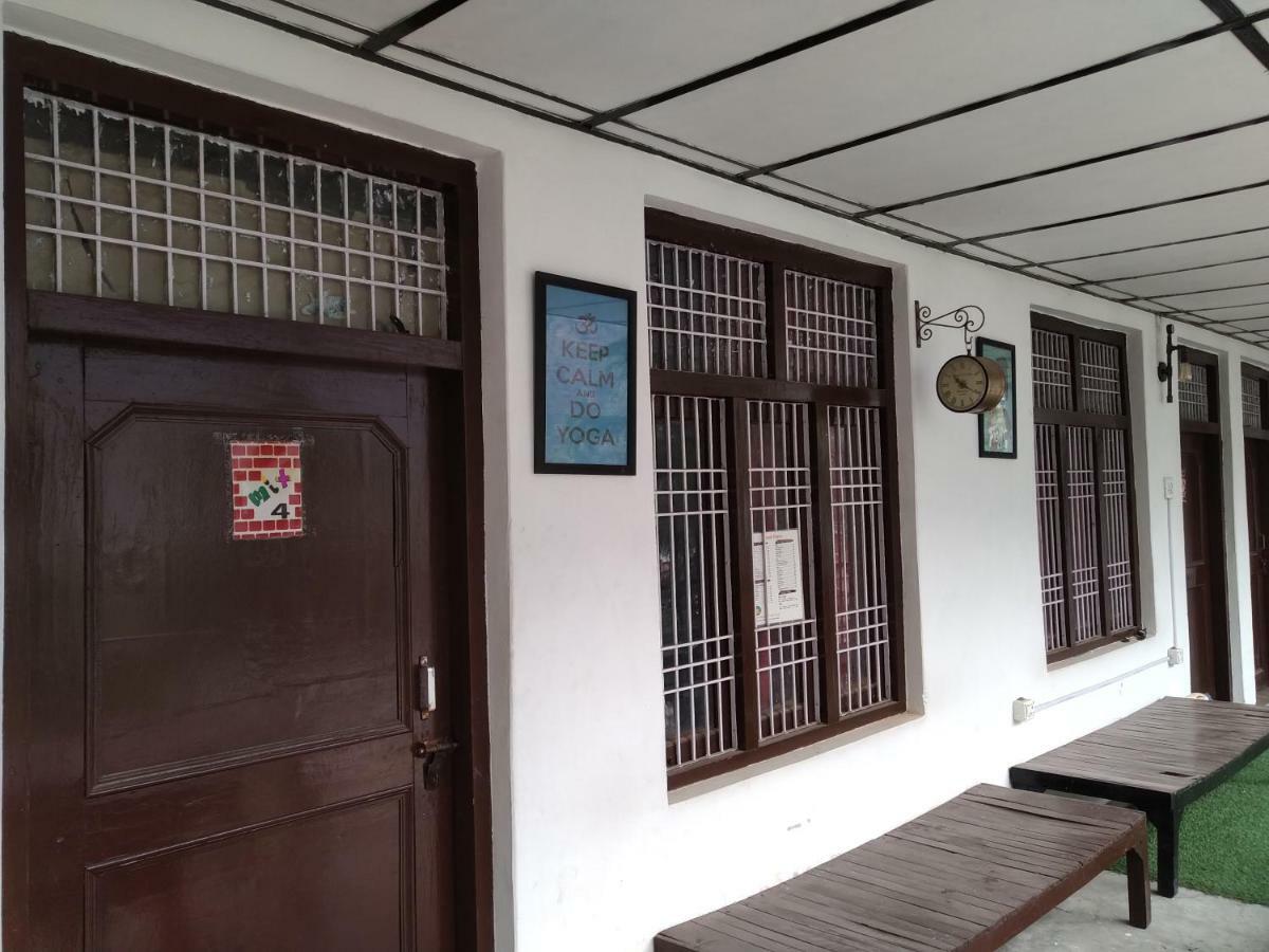 דרמסאלה Mochila Youth Hostel Mcleod Ganj מראה חיצוני תמונה